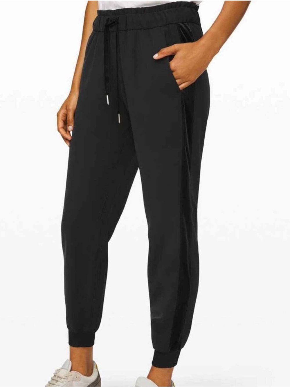 Lululemon On the Fly Jogger Velvet Trim in Black/Black size 10